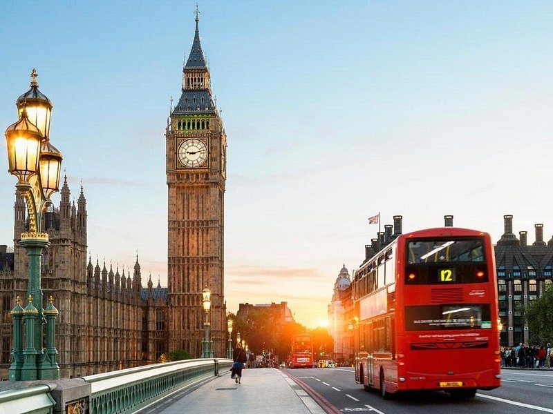 Big Ben and the Palace of Westminster at sunset
